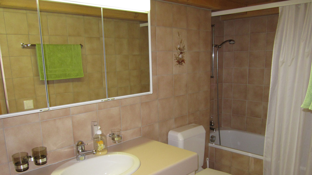Badezimmer mit Badewanne